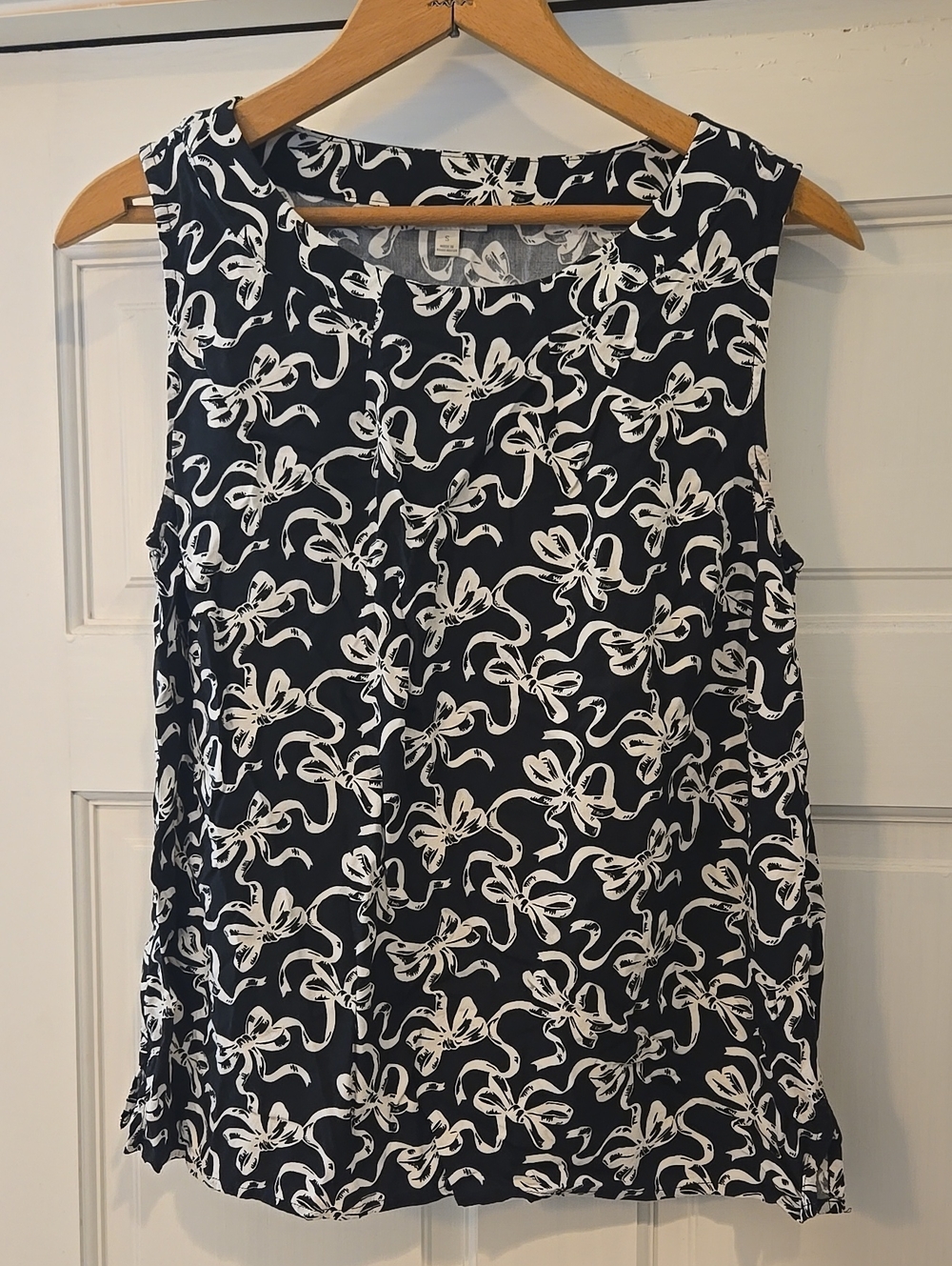Talbots Black and White Bow Print Sleeveless Top